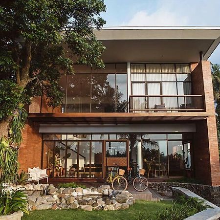 Yats Cocoon Villa Kaliurang Buitenkant foto