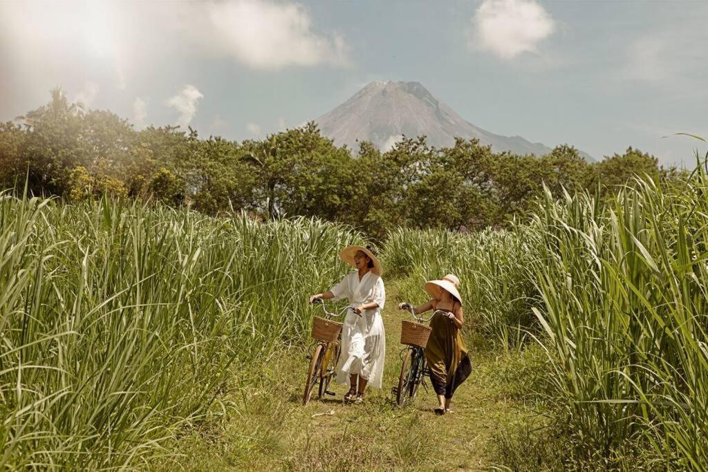 Yats Cocoon Villa Kaliurang Buitenkant foto
